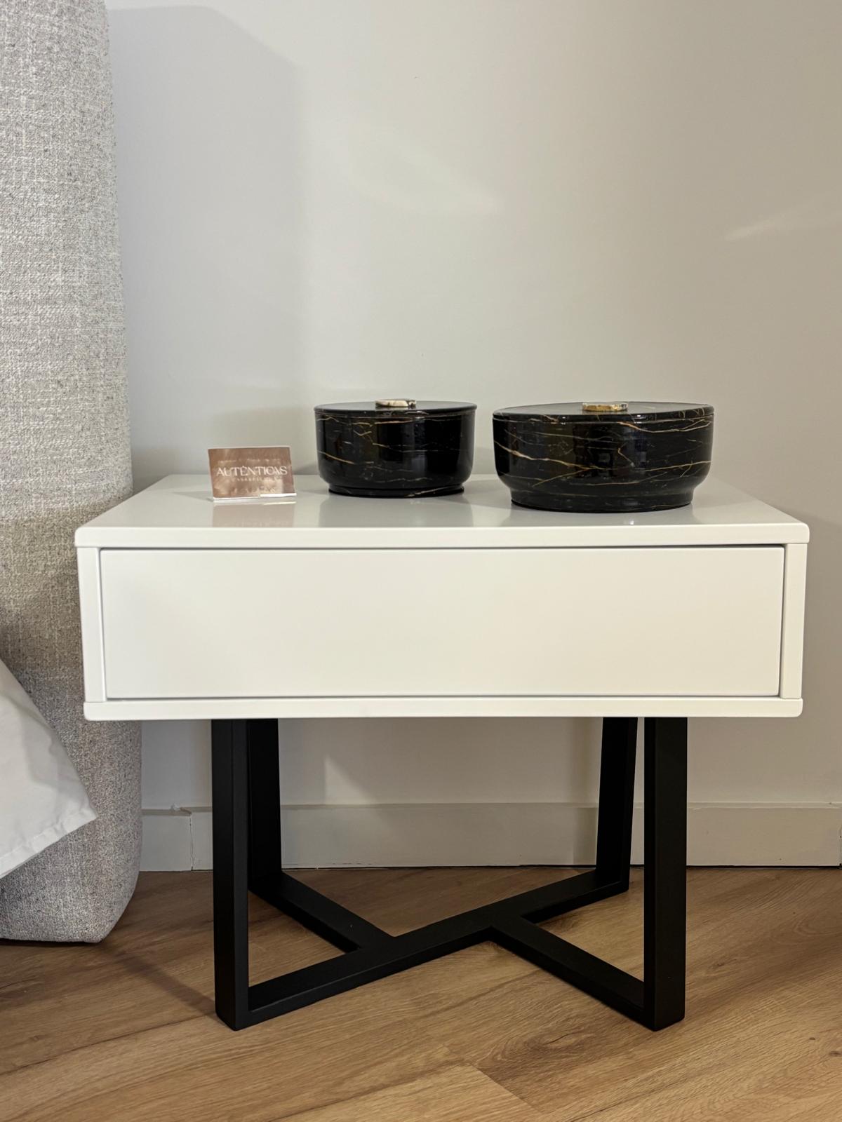 Mesa de Cabeceira Xico