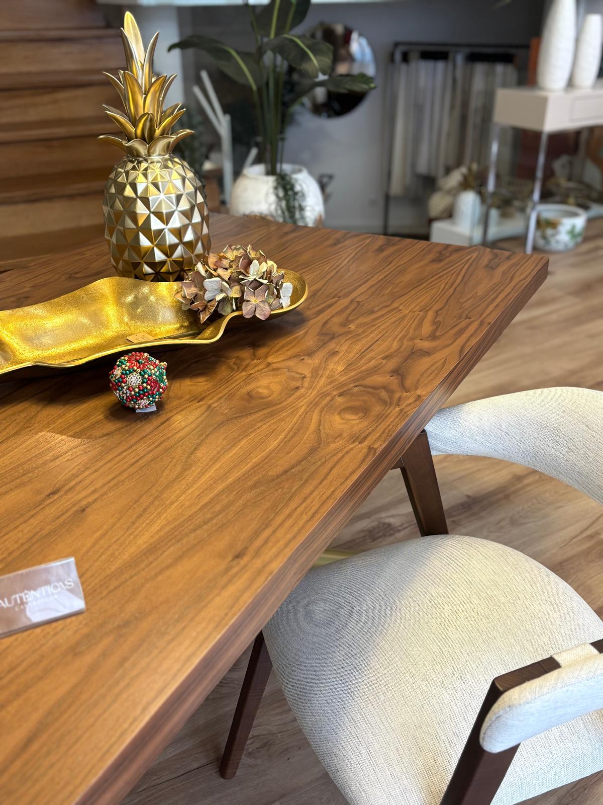 Mesa de Jantar Áurea