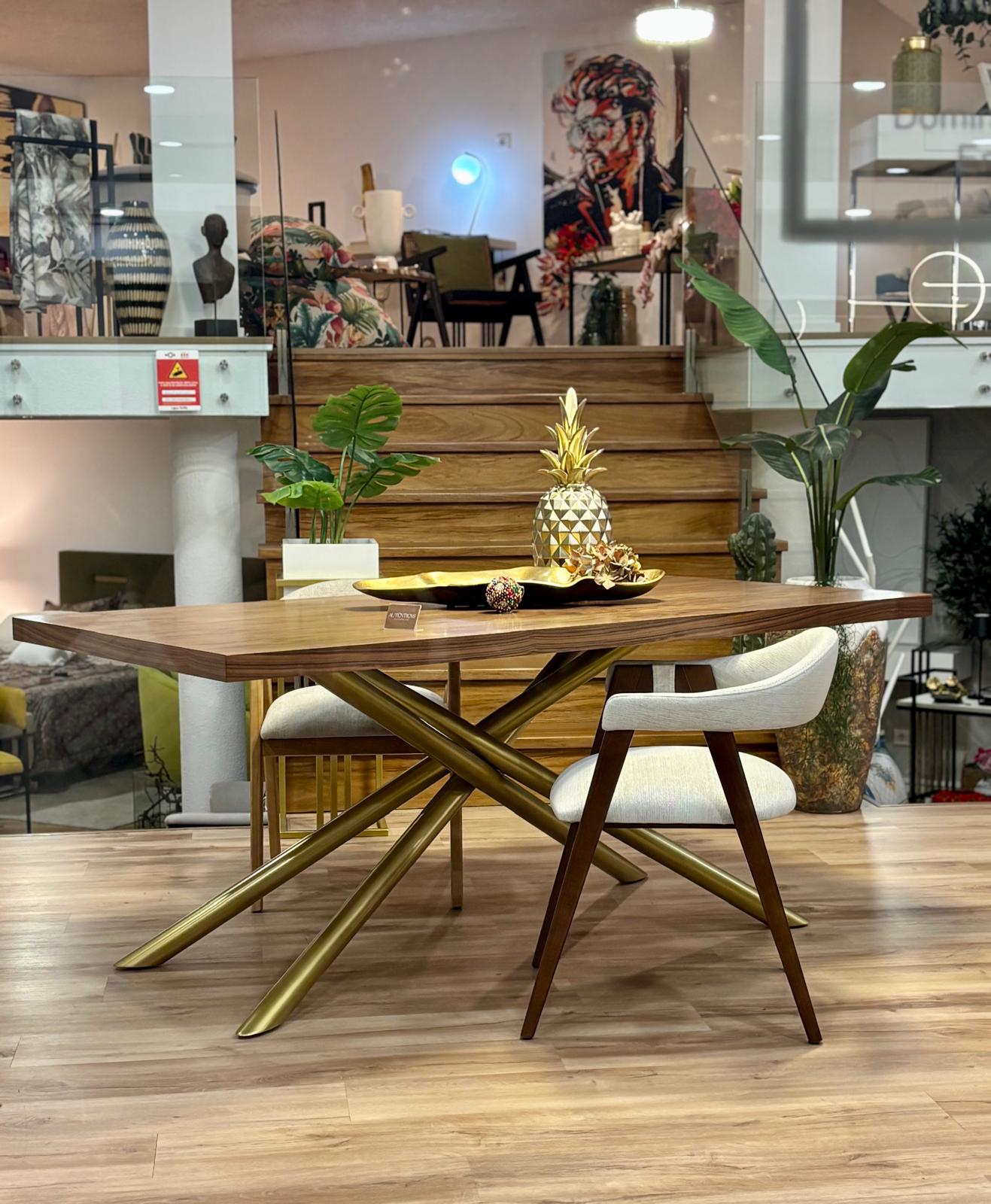 Mesa de Jantar Áurea